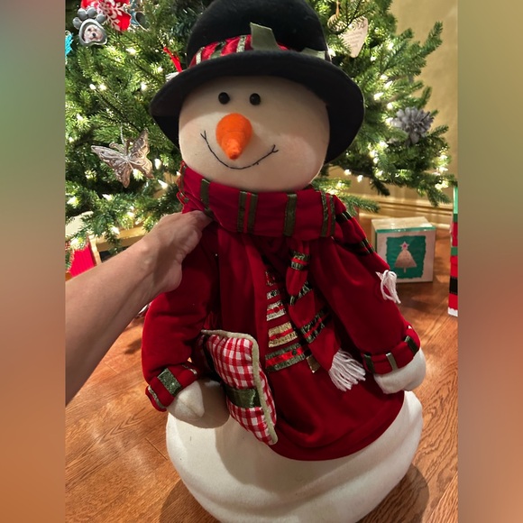 Festive Snowman Holiday Decor in Red and Black - Picture 3 of 6